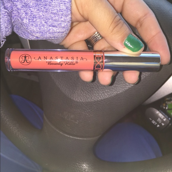 Anastasia lippie