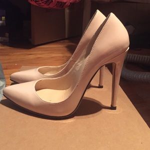 BUNDLE Shiny NUDE and BLACK pointed pumps