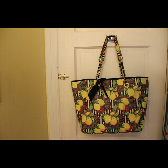 🌼ON SALE 🌼Betsey Johnson Lemon Bag