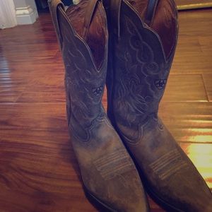 Authentic Ariat cowgirl boots!