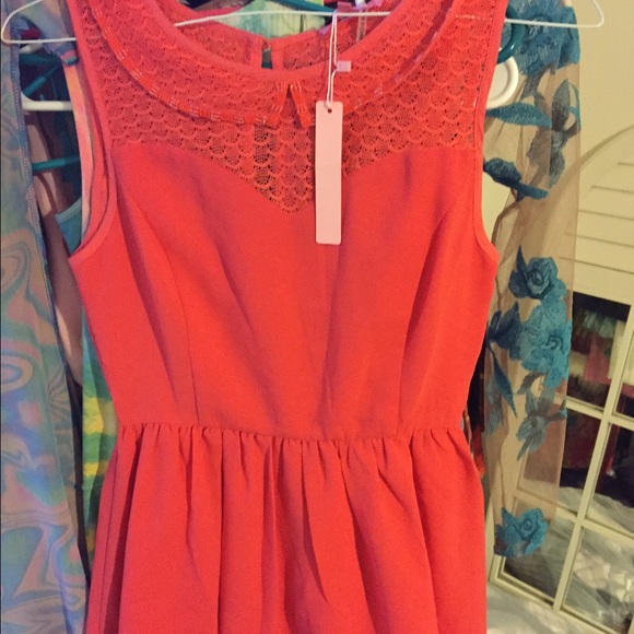 Beaded collar coral dress - Picture 3 of 4