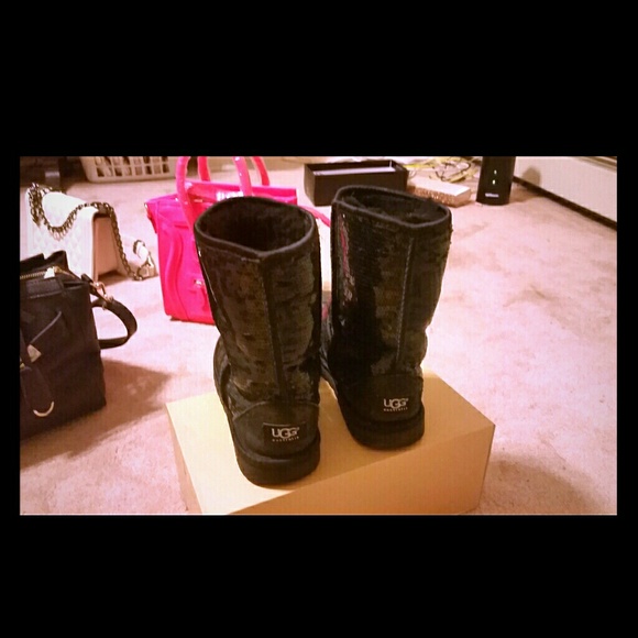 UGG BLACK SPARKLE BOOTS SZ8 PREOWNED