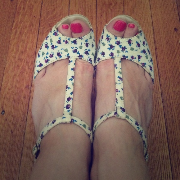 Floral wedges