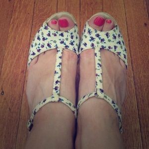 Floral wedges