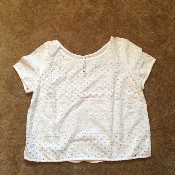 White lace frontcrop top