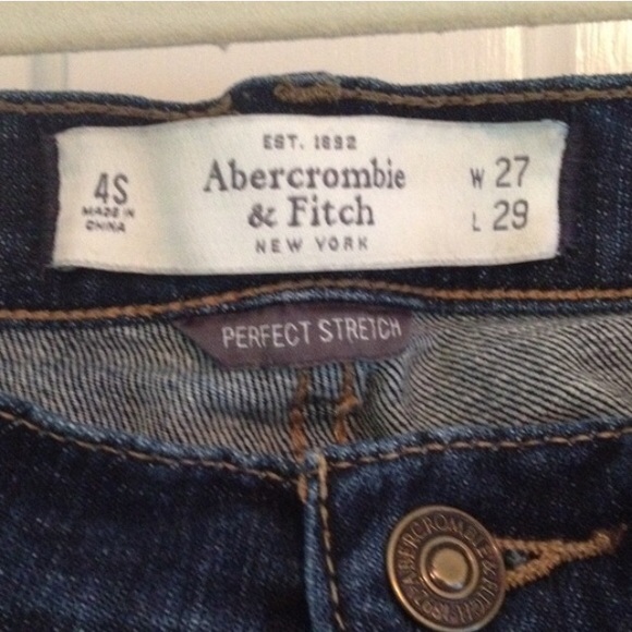 Abercrombie & Fitch dark wash skinny jeans size 4s - Picture 2 of 3