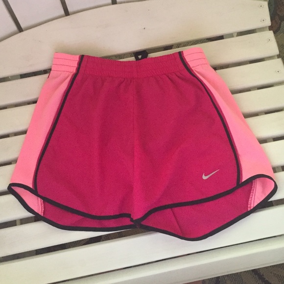 Nike womens running shorts - Picture 1 of 3