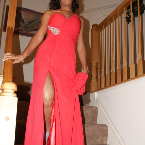 Elegant. Prom style dress! - Picture 4 of 4