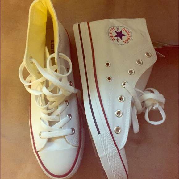Converse Shoes - Chuck Taylor High Top in Classic White