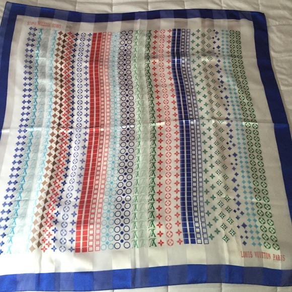 Louis Vuitton Accessories - LOUIS VUITTON PARIS scarf