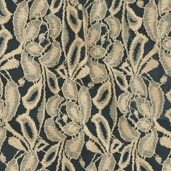 Pretty Lace top - Picture 3 of 4