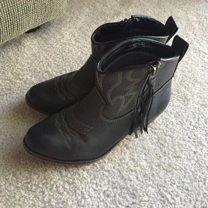 Mossimo short cowboy boots