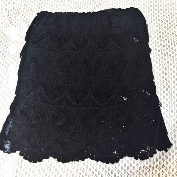 Black Crotchet Skirt // S