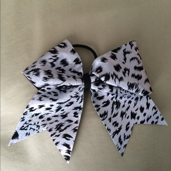 Cheer bow - Picture 2 of 4