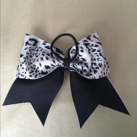 Cheer bow - Picture 3 of 4