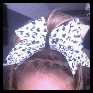 Cheer bow