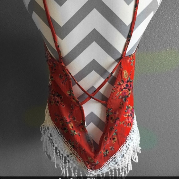 Brand new orange flowered top🌻 - Picture 2 of 2