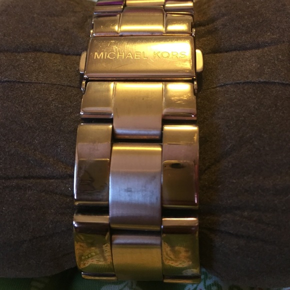 Micheal Kors "Dylan" Watch in Rose Tone - Picture 2 of 4