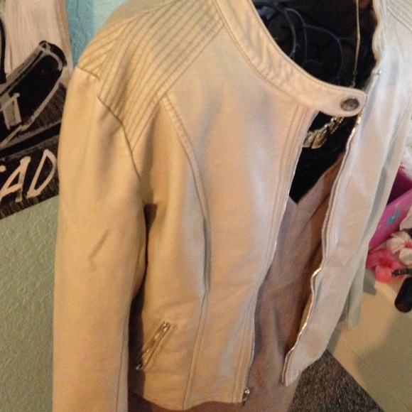 Leather jacket - Picture 2 of 4