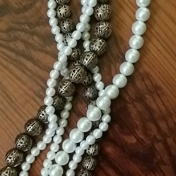 Gold and pearl bead bracelet