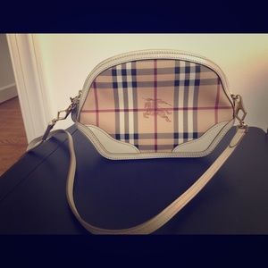 New with Tags Burberry Handbag off White Orchard