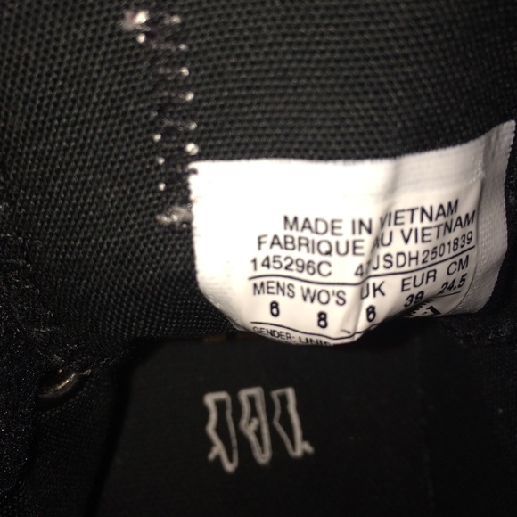 Converses - Picture 2 of 2