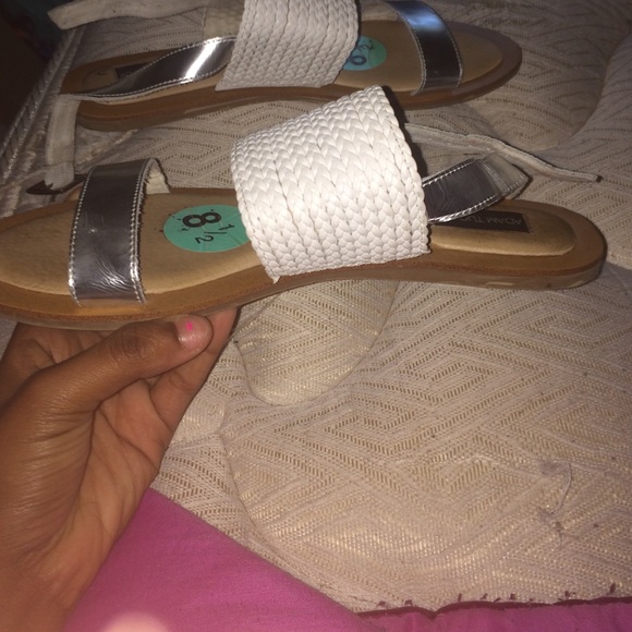 Sandals - Picture 3 of 4