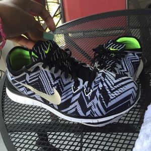 Aztec Print Nike Free Run ❗️SOLD ON Ⓜ️ECARI❗️