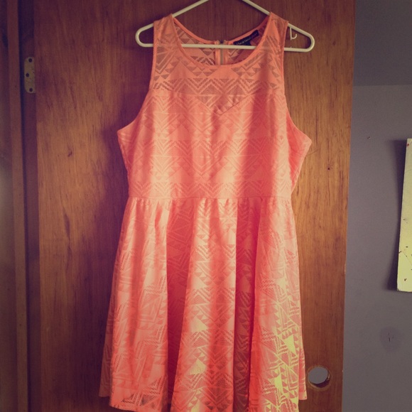 2x peach patterned dress