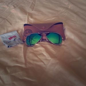 Green and gold mirrored Ray ban aviators
