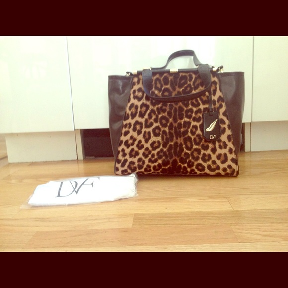 SOLD ⛔️Diane Von Furstenberg 440 Runaway Leopard