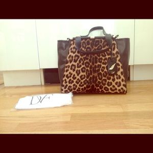 SOLD ⛔️Diane Von Furstenberg 440 Runaway Leopard
