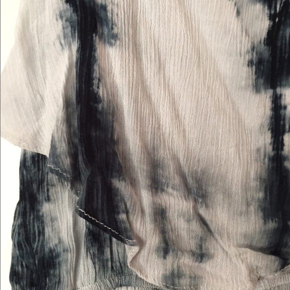 ๐ซ SOLD ๐ซ Tie Dye Flowy Romper - Picture 3 of 3