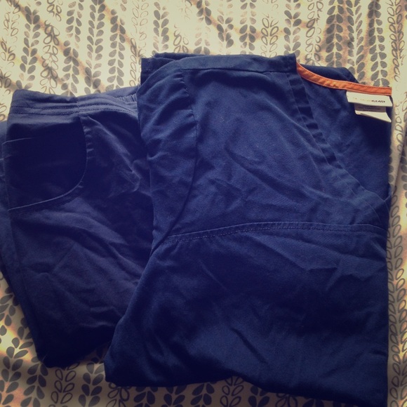 Scrub set