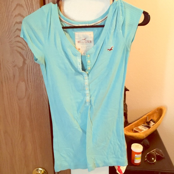 Hollister top