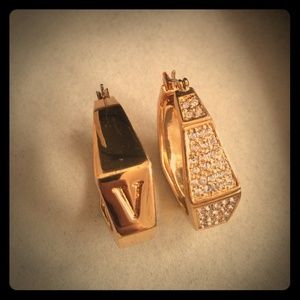 Vince Camuto gold tone earring