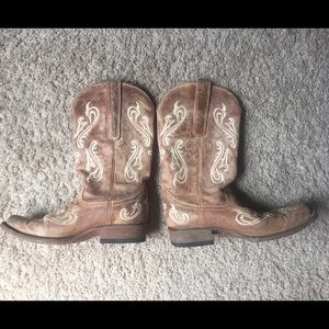 Size 8.5 cowgirl boots from The Buckle