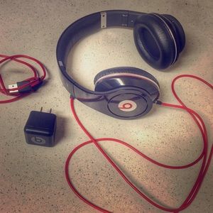 Wired Beats by Dre Amazing Head Phones (all sizes)