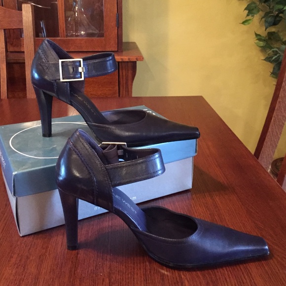 Nine West dark purple leather 3-1/2" heel w/buckle - Picture 3 of 4