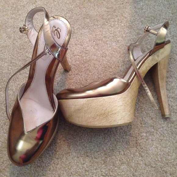 GOLD GUCCI PLATFORM WEDGES - Picture 2 of 4