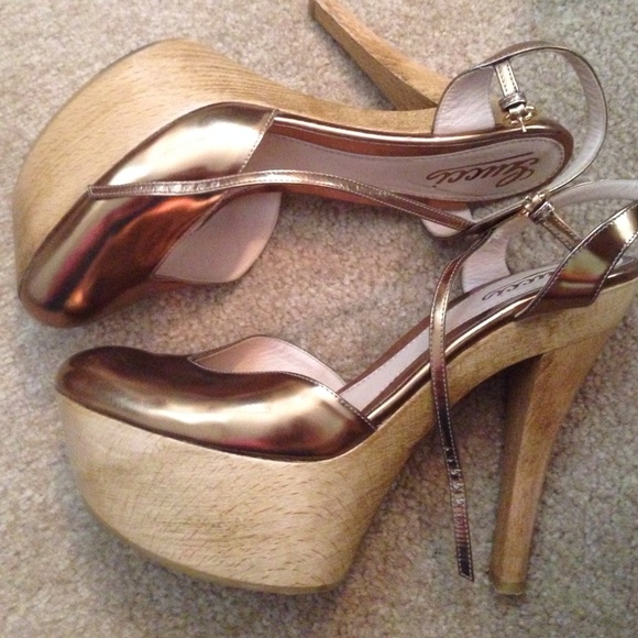 GOLD GUCCI PLATFORM WEDGES - Picture 3 of 4