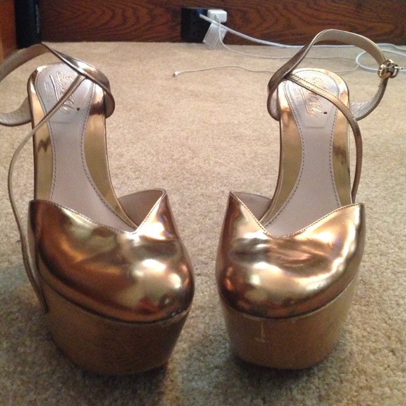 GOLD GUCCI PLATFORM WEDGES - Picture 4 of 4