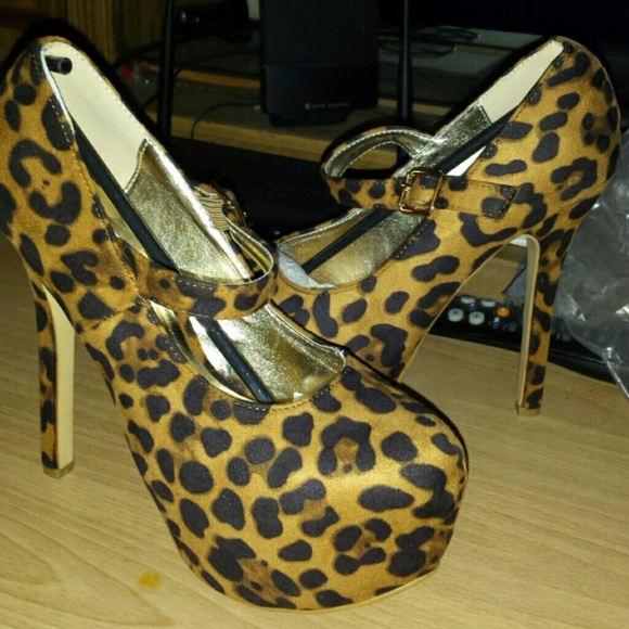 Leopard print Mary Jane heels