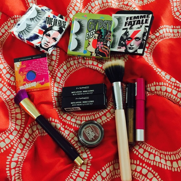 Mac !!! Makeup lot ! Brushes lipsticks eyeshadow!!