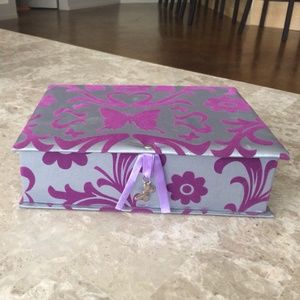 Jewlery/makeup box organizer!