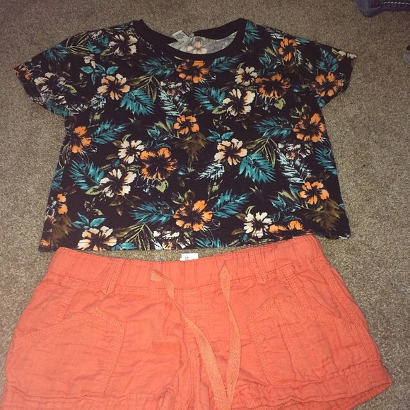 Orange Shorts ๐ - Picture 2 of 4