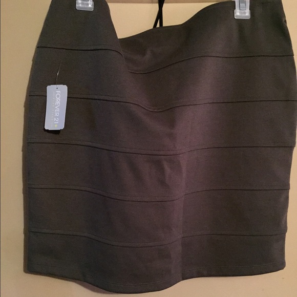 Olive green body con skirt 3X NWT