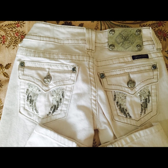 White Capri Miss Me jeans. SIZE 25