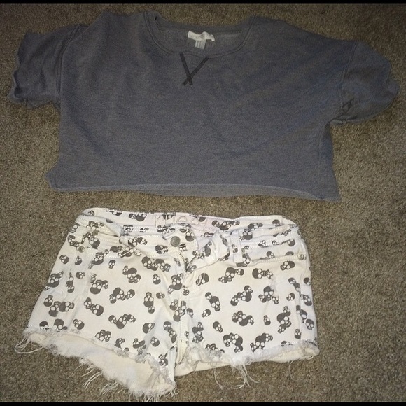 🔮 Gray and White Skull Head Shorts 🔮