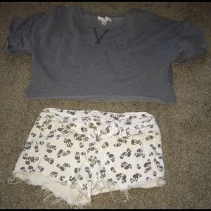 🔮 Gray and White Skull Head Shorts 🔮